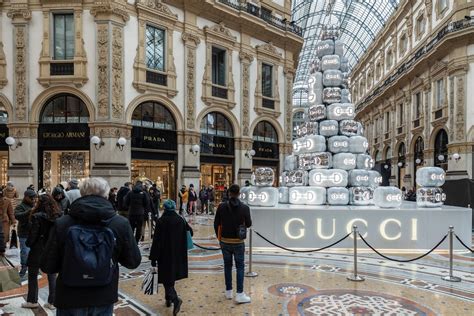 albero gucci 2023|Milano, l'albero di Natale 2023 in Galleria è firmato Gucci.